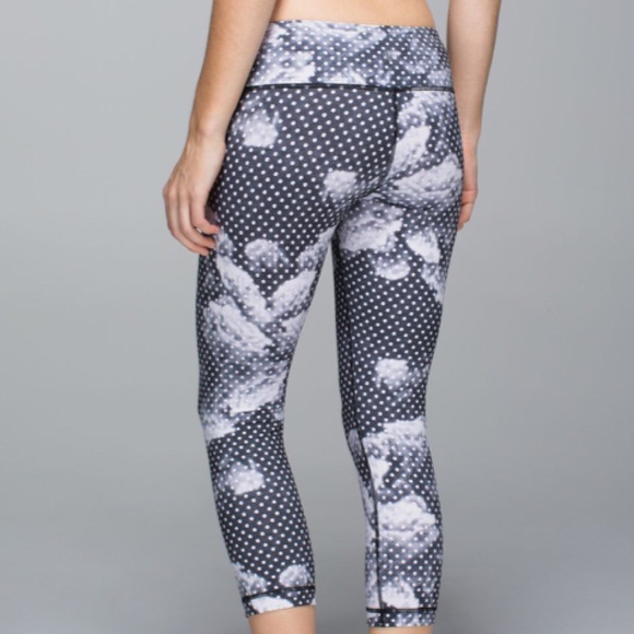 *SOLD* Lululemon Wunder Under Crop II - Picture 3 of 8